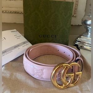 Gucci Light Pink Leather Belt with Gold Double G Buckle 110